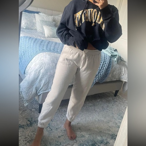 Aritzia TNA Sweatpants - Picture 1 of 6